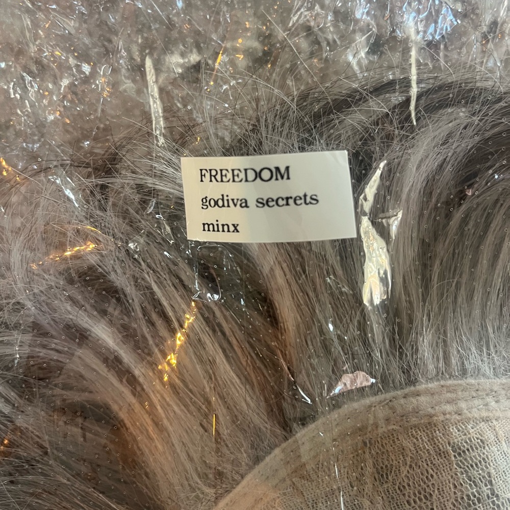 Freedom by Godiva’s Secrets adjustable Women's Wig / color MINX - Picture 14 of 14